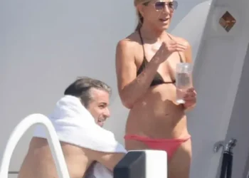 Jennifer Aniston shfaqet në formë të shkëlqyer gjatë pushimeve me partnerin Jim Curtis