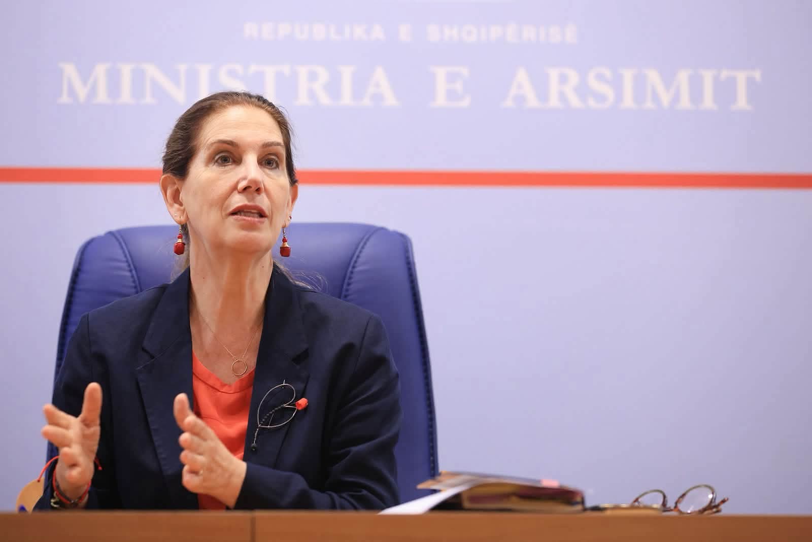 Afati mbyllet më 31 korrik  Kumbaro apel prindërve  Regjistroni fëmijët në shkolla përmes e Albania