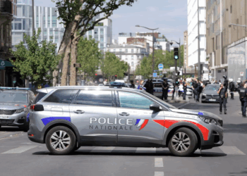 Sulm me thikë në Paris, plagosen tre gra, një polic jashtë shërbimit neutralizon autorin