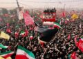 Si po e kthen Irani varrimin e Khameneit në shfaqje force
