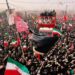 Si po e kthen Irani varrimin e Khameneit në shfaqje force