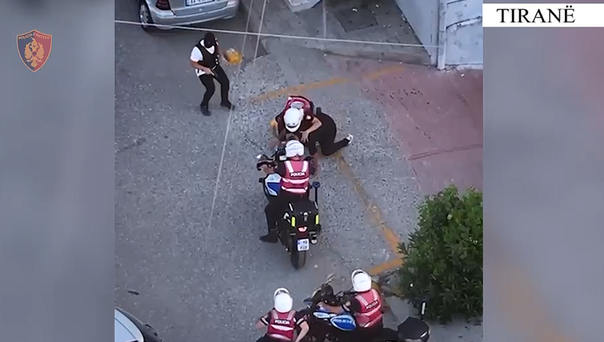 VIDEO    Ndal  policia    Kapet 52 vjeçari që shiste lëndë plasëse  i gjenden 600 gramë tritol gati për shpërthim