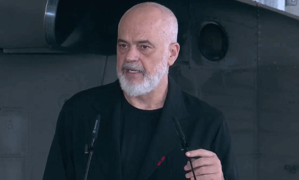“Një vend nuk mbrohet nga ligjet e muret”, Rama me zjarrfikësit: Në fund të vitit presim tre avionë…