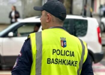 Debati për transferimin përfundon në dhunë, arrestohet punonjësi i Policisë Bashkiake pasi sulmoi shefin e tij