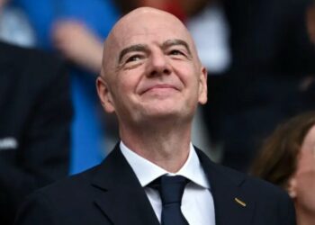 Zyrtar i lartë i FIFA-s del kundër Infantinos, shtohen kritikat për planin e tij