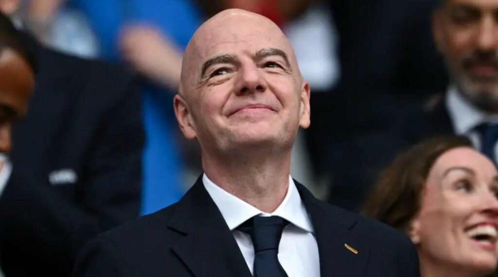 Zyrtar i lartë i FIFA s del kundër Infantinos  shtohen kritikat për planin e tij