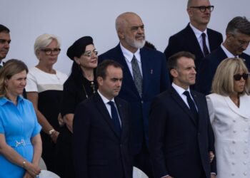 Rama ndan të tjera pamje nga Parisi, paradë madhështore me rastin e 14 korrikut