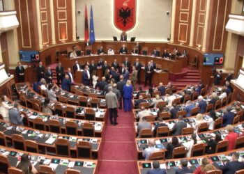 Seancë plenare, protestë para Kuvendit dhe masa sigurie, çfarë pritet të ndodhë nesër në Tiranë?