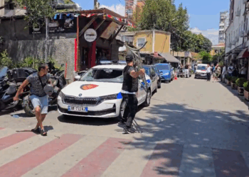 Protesta e dhunshme jashtë Kuvendit, 18 të shoqëruar dhe 9 punonjës policie të lënduar