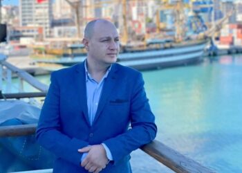 “U rritëm jetimë, më le vetëm”. Letra prekëse e vëllait të gazetarit Enrik Mehmeti