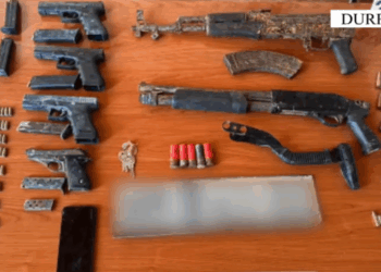 Zbulohet arsenal armësh në Durrës! Arrestohet 20-vjeçari, dyshohet se furnizonte grupet kriminale