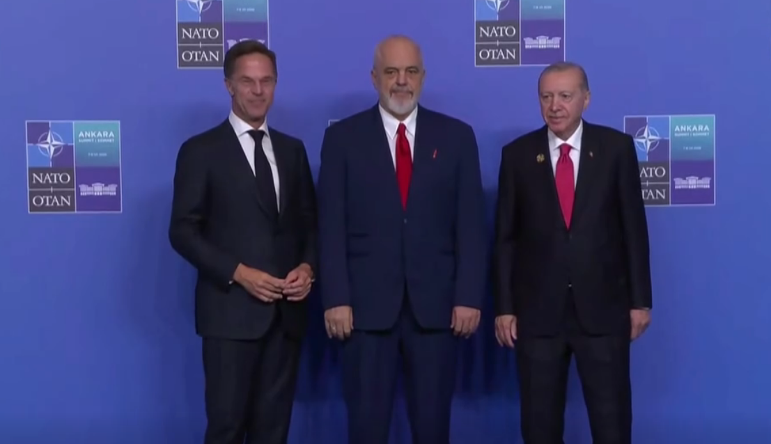 VIDEO   Rama pritet nga Rutte dhe Erdogan në përshëndetjen zyrtare të Krerëve të Shteteve dhe Qeverive