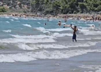 VIDEO/ Era ‘trazon’ detin, autoritetet ngrenë flamurin e kuq në plazhet e Vlorës!
