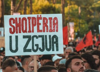 “Përfaqësuesit e protestës do takohen LIVE me Ramën”, deputetja jep lajmin: Jemi drejt dialogut!
