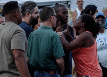 Tërmetet shkatërruese në Venezuelë/ Nëna shpërthen ndaj djalit të Maduro-s mes rrënojave: Nuk humba një kuzhinë, humba vajzën!