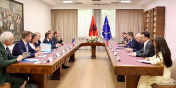 Hoxha pas takimit me parlamentarët francezë: Franca mbetet një partner kyç në rrugën drejt BE-së