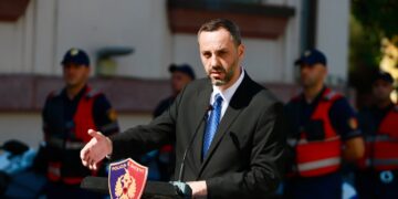 Lamallari-Policisë së Shtetit: Uniforma që mbani kërkon vetëpërmbajtje, ne mbështesim punën tuaj!