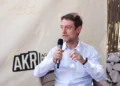 “Evropa fillon në shtëpi”, ministri Ferit Hoxha me të rinjtë në Jalë: Anëtarësimi në BE kërkon përfshirjen tuaj