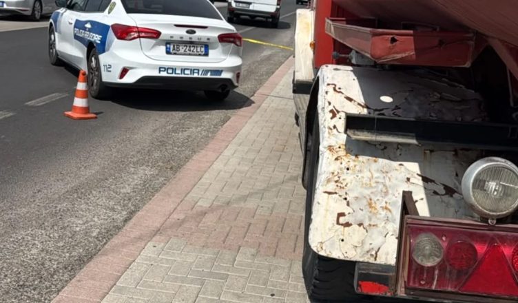 Tragjedi në aksin Elbasan Peqin  humb jetën 73 vjeçari pasi u përplas nga furgoni