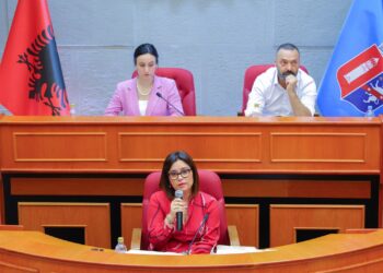 Këshilli Bashkiak i Tiranës miraton disa vendime, përfitojnë 216 familje