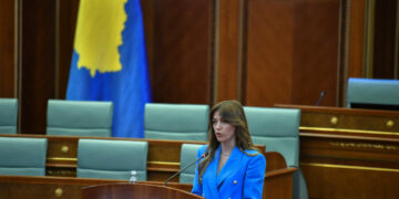Kosova mbledh Kuvendin në gusht, Albulena Haxhiu fton AAK për negociata mbi presidentin