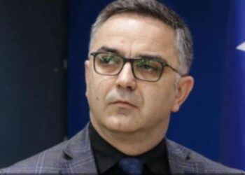 Deputeti i AAK thirrje Vetëvendosjes: Mos u përfshini në protestat në Tiranë! Dëm historik për Shqipërinë dhe Kosovën