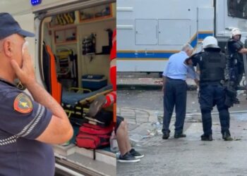 Përplasje mes policisë dhe protestuesve, shoqërohen 23 persona