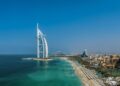 Dubai shpërblen banorët që sjellin turistë