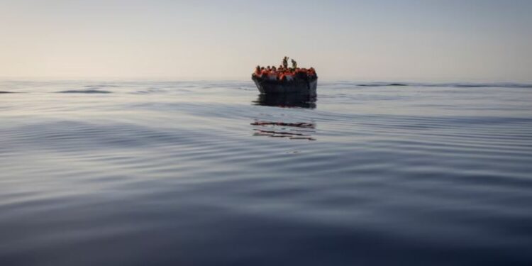 752 persona në një ditë, numër rekord i emigrantëve që kaluan Kanalin Anglez -