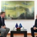 Vizitë e papritur e të dërguarit të BE-së në Prishtinë, Sorensen takon Kurtin për çështjen e gjyqtarëve dhe prokurorëve serbë
