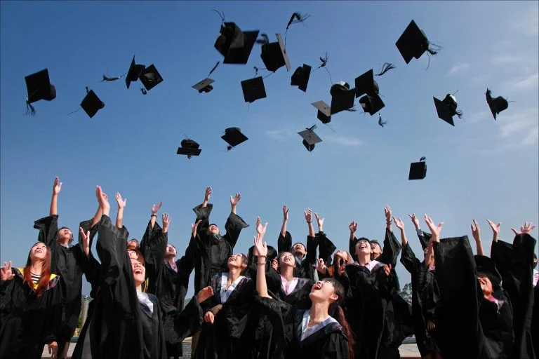 Zyrtare  ja kur nisin aplikimet për universitet dhe si do të zhvillohet procesi