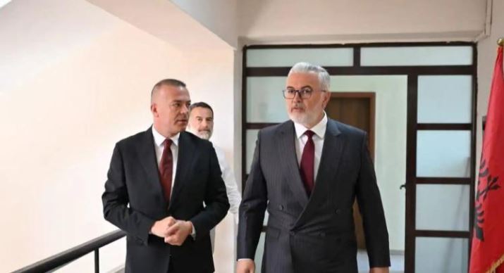 Valdrin Pjetri merr drejtimin e Agjencisë së Trajtimit të Pronave  Gogu kërkon përshpejtim të dosjeve dhe transparencë të plotë për qytetarët