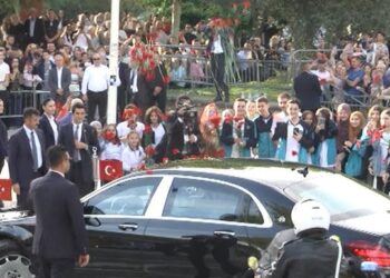 3 vite burg për thirrjet kundër pllakës së Erdoganit në Laç, gjykata dënon mirditorin për nxitje të urrejtjes