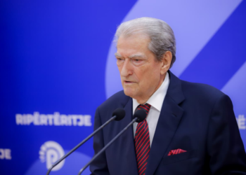 Ndalimi i zyrtarëve nga RMV, Berisha: Rama po krijon një klimë jomiqësore më fqinjët