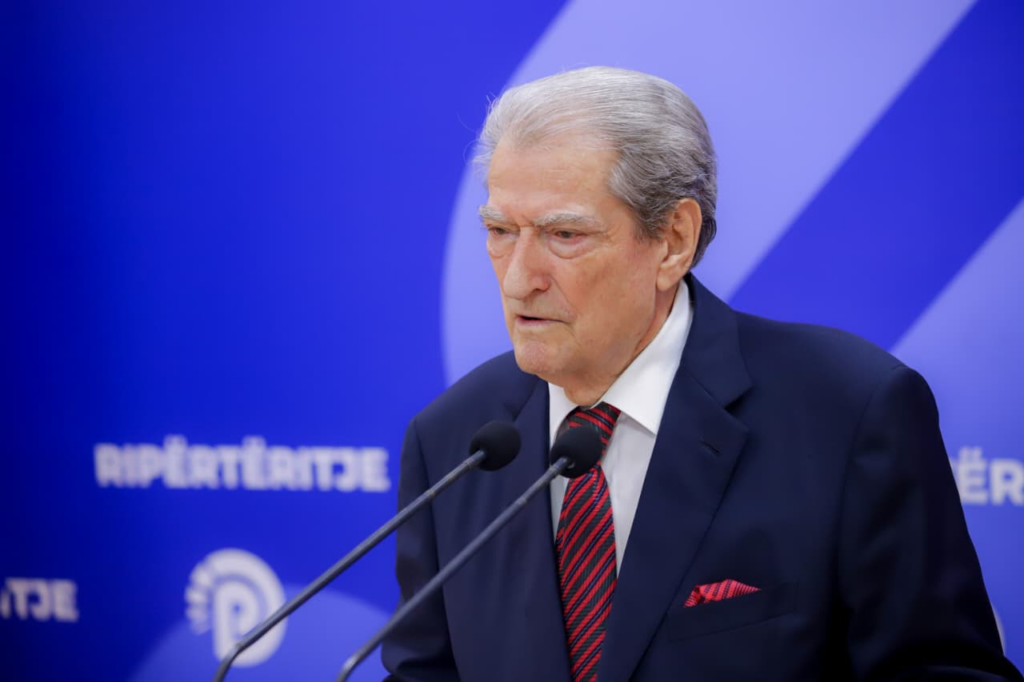 Ndalimi i zyrtarëve nga RMV  Berisha  Rama po krijon një klimë jomiqësore më fqinjët
