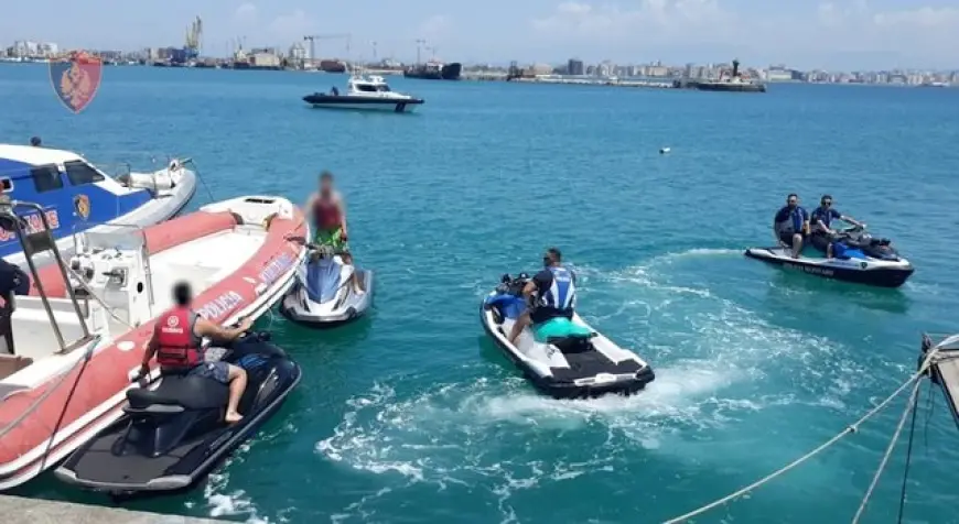 Bllokohen dy Jet Ski në Sarandë  shkelën perimetrin e sigurisë  rrezikuan jetën e pushuesve