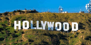 103 vjet nga vendosja e tabelës ikonë, historia e mbishkrimit “Hollywood” në kodrat e Los Angelesit