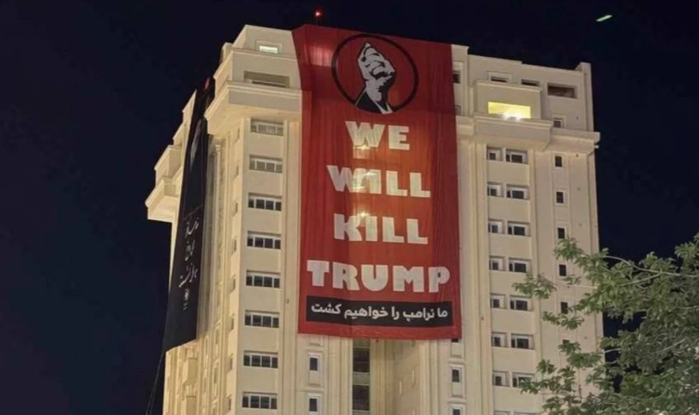  Do ta vrasim Trumpin   Banderolat kërcënuese në ceremoninë mortore të Khameneit  reagon presidenti amerikan
