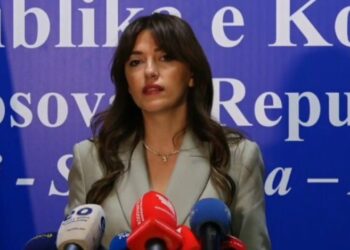 “Kemi pritur marrëveshje politike”/ Haxhiu njofton se seanca e parë e Kuvendit të ri mbahet në gusht, Kosova ende në krizë për presidentin