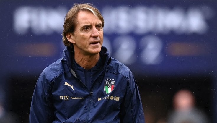 Rihapet gara për stolin e Italisë pas dështimit me Pirlon  Mancini parakalon Conten