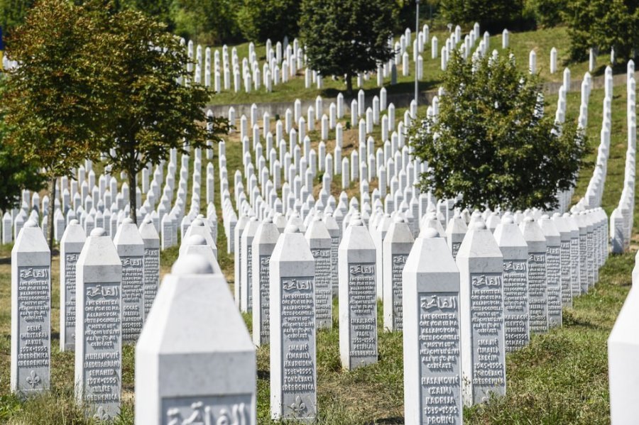 31 vite nga Masakra e Srebrenicës  tetë mijë burra e djem myslimanë u vranë barbarisht