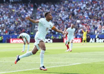 Franca e zgjidh gjithçka në pjesën e dytë, mposht Marokun 2-0 dhe shkon në gjysmëfinale