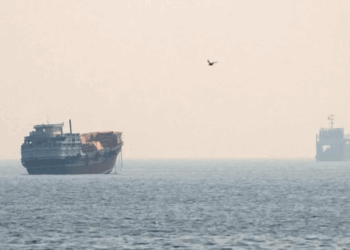 Përshkallëzohet konflikti, SHBA godet 140 objektiva në Iran, Teherani mbyll Ngushticën e Hormuzit