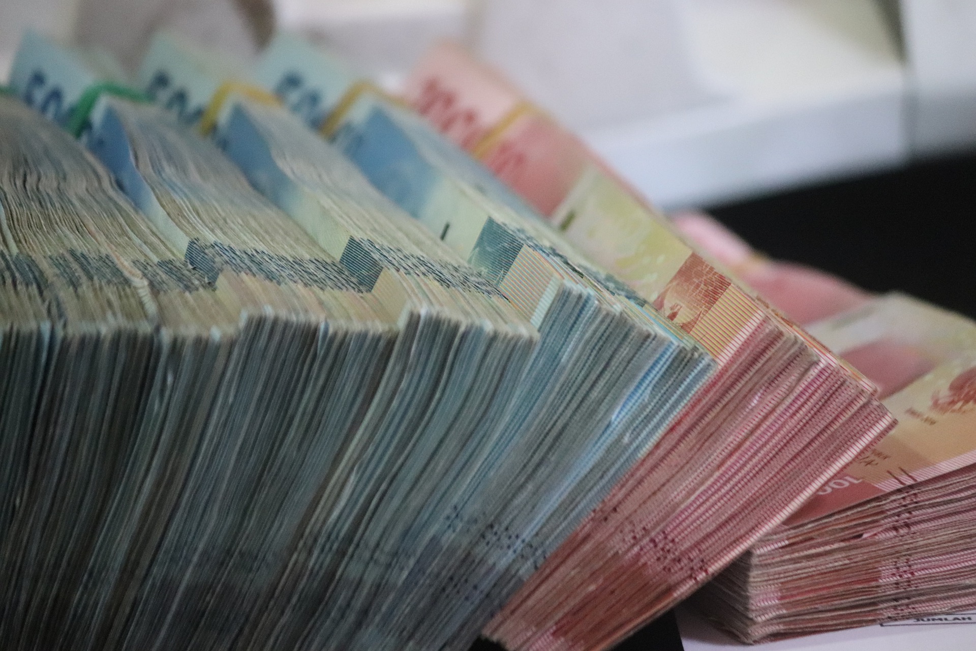 rekord-te-ardhurash-ne-arken-e-shtetit-por-miliona-euro-fonde-mbeten-pa-u-perdorur