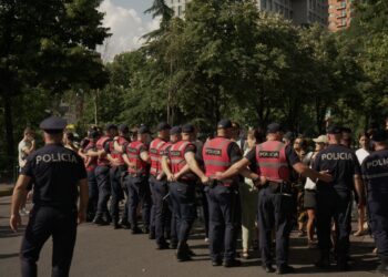Lirohen gjashtë protestuesit e shoqëruar pas protestës para Kuvendit