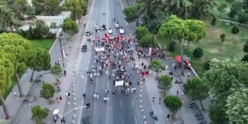 Dita e 48-ë e protestës përpara Kryeministrisë, zbehet dukshëm pjesëmarrja (VIDEO)