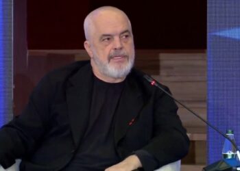 “Njerëzit ndihen të fyer, madje të poshtëruar”, Rama flet për problemet në administratë