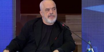 “Njerëzit ndihen të fyer, madje të poshtëruar”, Rama flet për problemet në administratë