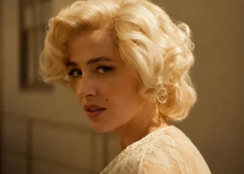 Dakota Johnson shndërrohet në Marilyn Monroe për filmin “Flesh Impact”, një projekt që shënon 100-vjetorin e lindjes së ikonës