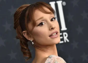 Ariana Grande nis betejë ligjore kundër hakerëve që vodhën dhe tregtuan materialet e saj të pabotuara